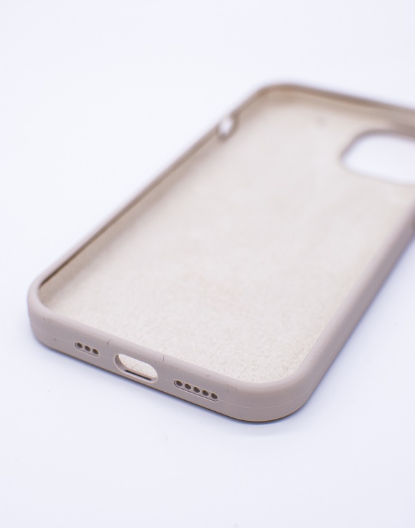 Чехол силиконовый гладкий Soft Touch iPhone 13, бежевый №10 (закрытый низ)