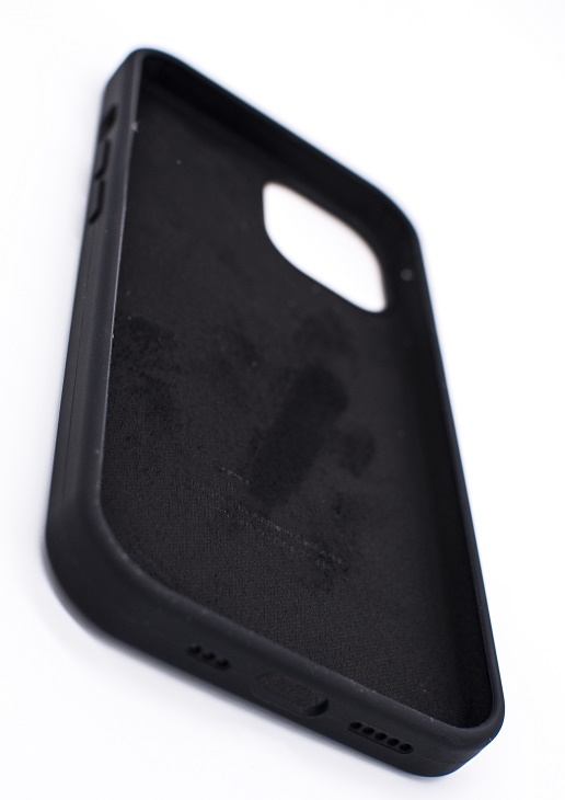 Чехол силиконовый гладкий Soft Touch iPhone 13, черный №18 (закрытый низ)