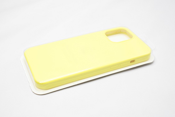 Чехол силиконовый гладкий Soft Touch iPhone 12 Pro Max, желтый №40