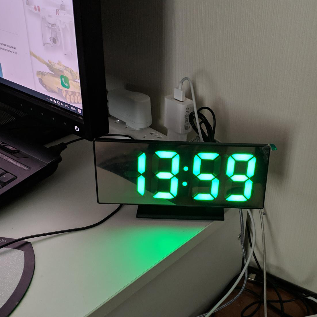 Часы настольные Орбита OT-CLT06 зеленые