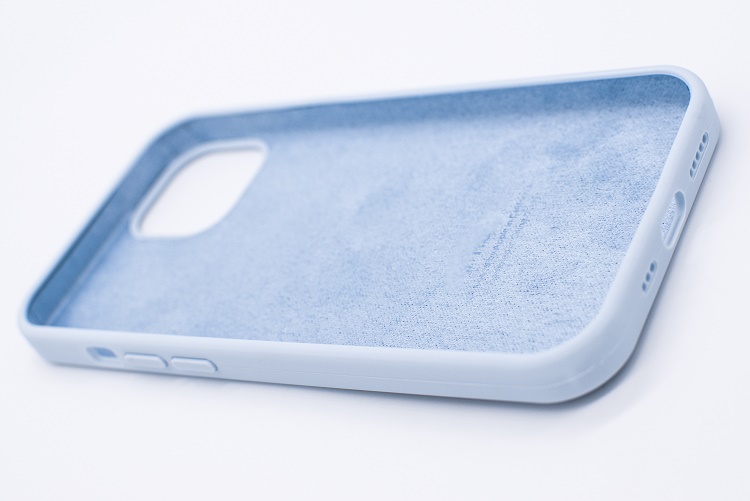 Чехол силиконовый гладкий Soft Touch iPhone 13, светло-голубой №45 (закрытый низ)