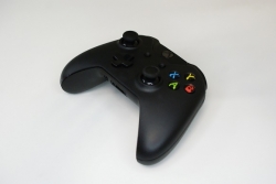 Игровой джойстик Xbox ONE цвет черный Игровой джойстик Xbox ONE цвет черный