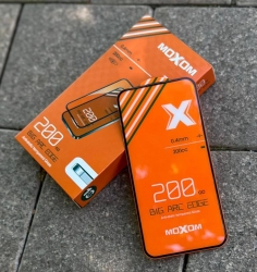 Защитное стекло MOXOM iPhone 16 Pro /17, черное (тех упаковка)