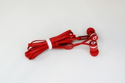 Наушники BEATS by dr. dre urbeats с микрофоном, красные. Наушники BEATS by dr. dre urbeats с микрофоном, красные.
