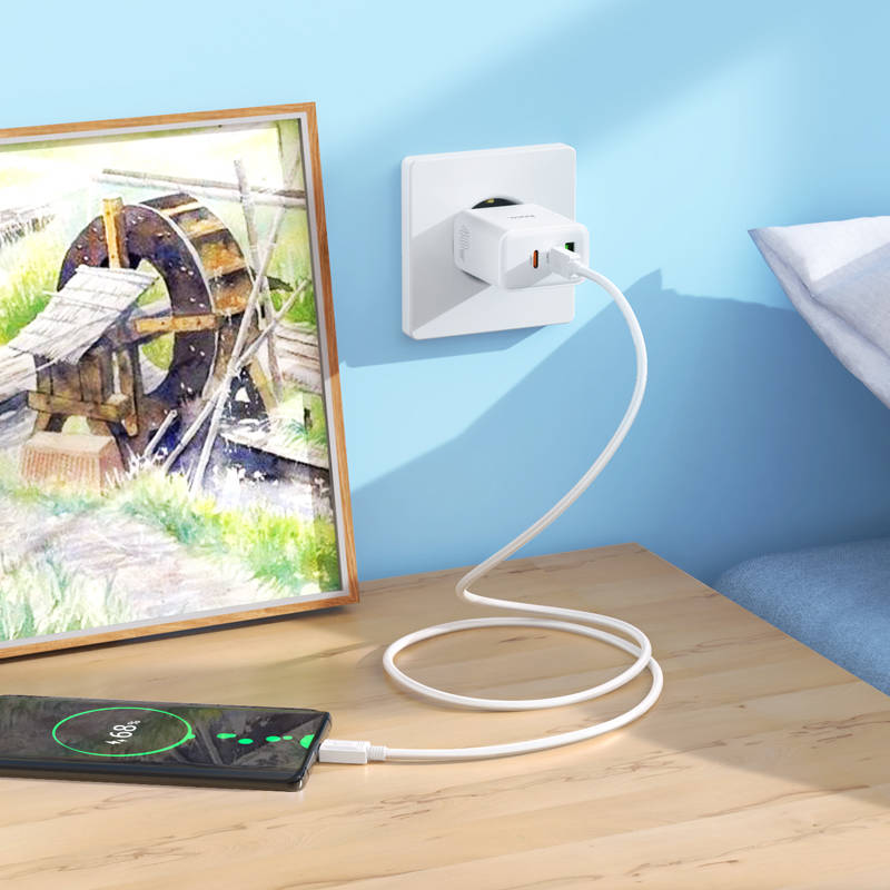 Сетевой адаптер HOCO C126A Pure USB + 2 USB-C, PD40W+ QC3.0, белый