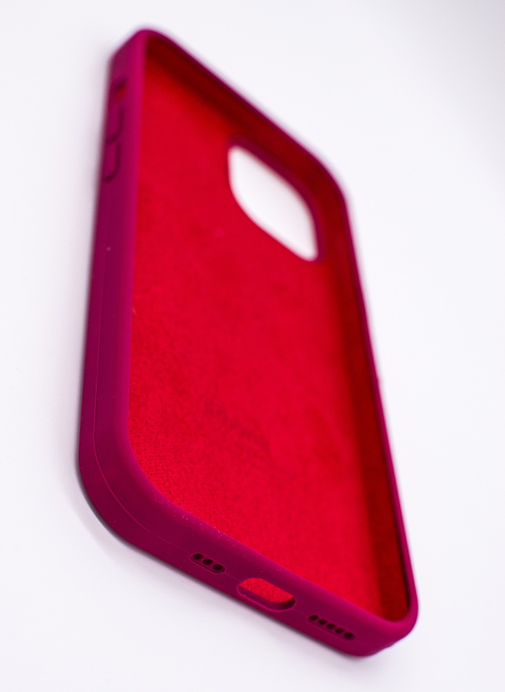Чехол силиконовый гладкий Soft Touch iPhone 13, бордовый №35 (закрытый низ)