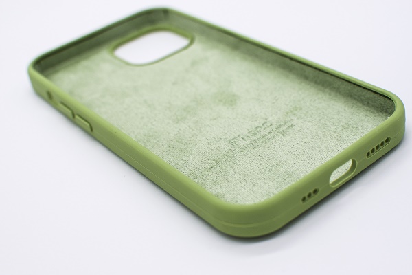 Чехол силиконовый гладкий Soft Touch iPhone 13 mini, зеленый №1 (закрытый низ)